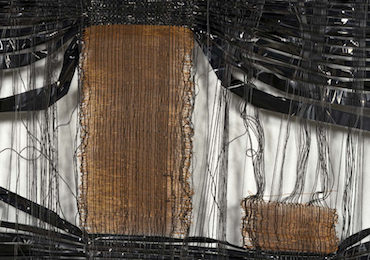 Détail Sans Titre, 2018, Bande magnétique, fils de cuivre, 270 x 195 cm, courtesy Fondation H à Madagascar